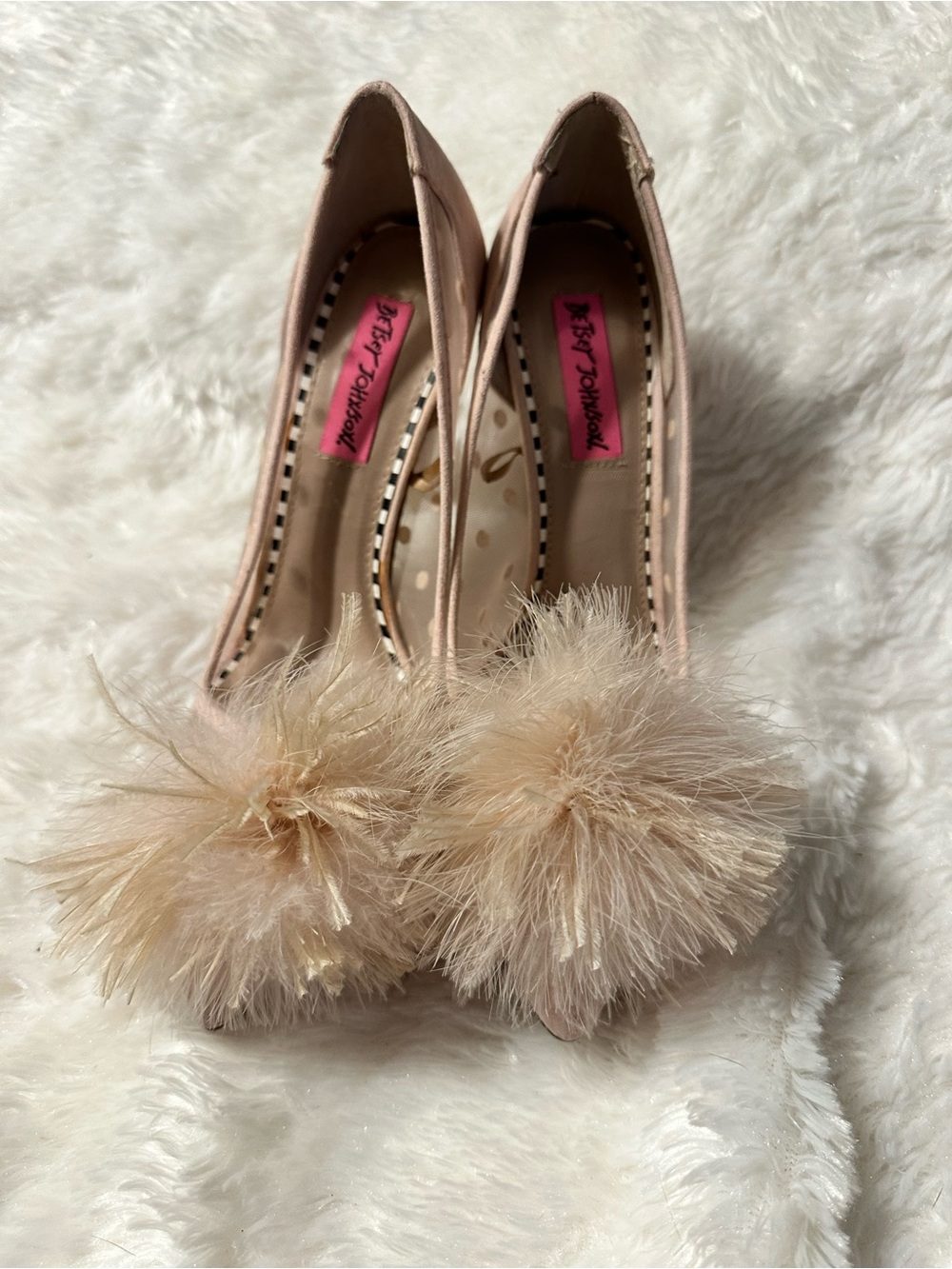 Betsey Johnson Nude Pink Feather Pom Pom Pointed Pumps
